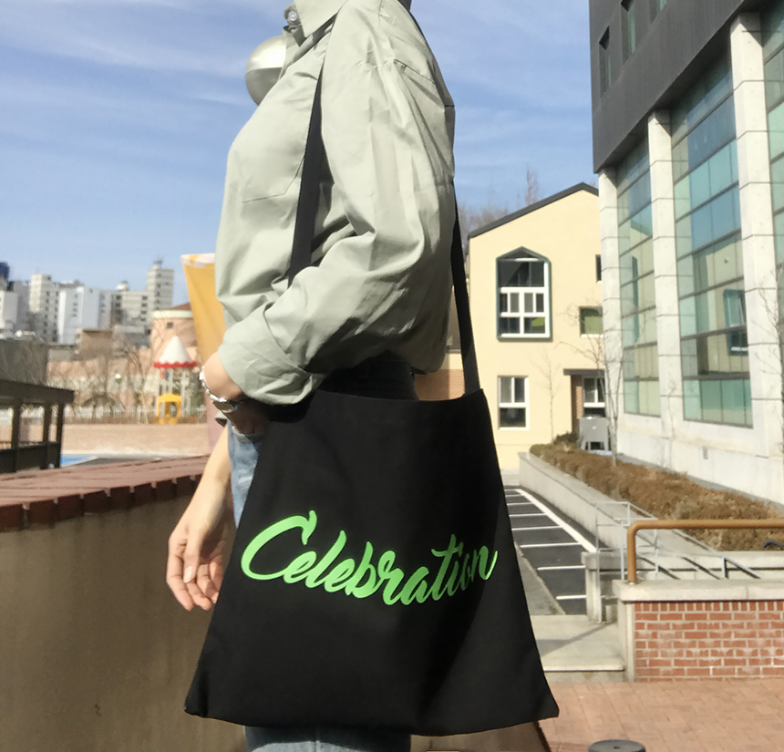 <b><p>Celebon Eco Bag Jung Yoo Mi Restat Letteri</p></b><b><p>celebrationエコバックチョン・ユミユンレストランレタリングデイリー大学生、20代ショルダー</p></b><br /><br /><p align='center'>