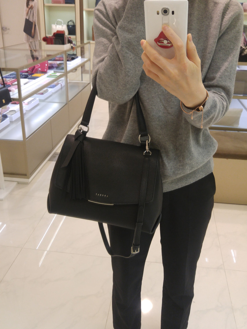 <b><p>Love Cat O. Basic 28 Shoulder LIS2S403BL</p></b><b><p>ロブケトO.ベーシック28ショルダーバッグLIS2S403BL</p></b><br /><br /><p align='center'>