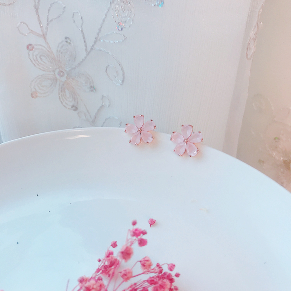 <b><p>Cherry tree State flutt eaing</p></b><b><p>桜の花が 与える ときめき イヤリング</p></b><br /><br /><p align='center'>