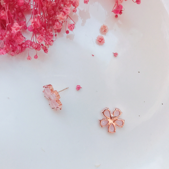 <b><p>Cherry tree State flutt eaing</p></b><b><p>桜の花が 与える ときめき イヤリング</p></b><br /><br /><p align='center'>