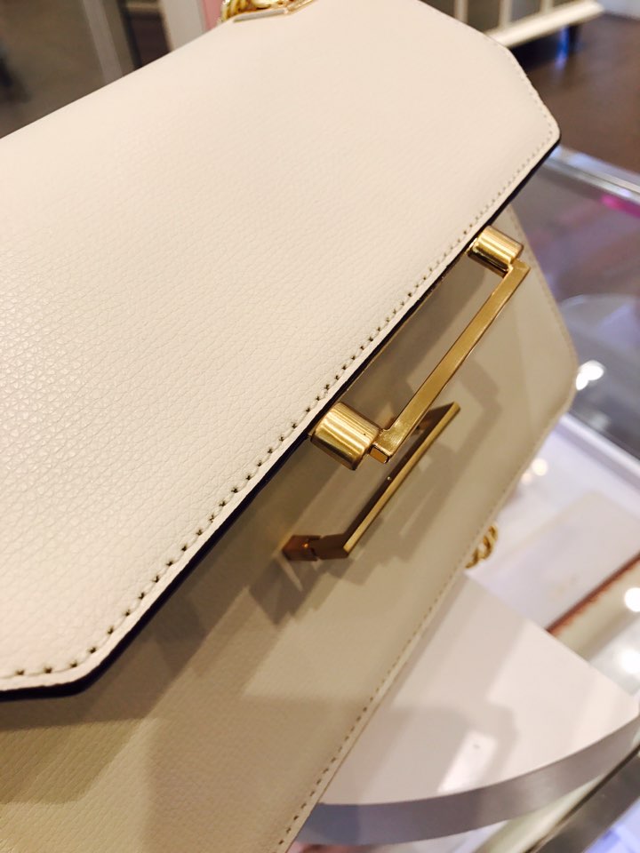 <b><p>Love Cat Double Emmytino Shlder Bag WIS2S002IV</p></b><b><p>ロブケトダブルエム一馬ティーノショルダーバッグWIS2S002IV</p></b><br /><br /><p align='center'>