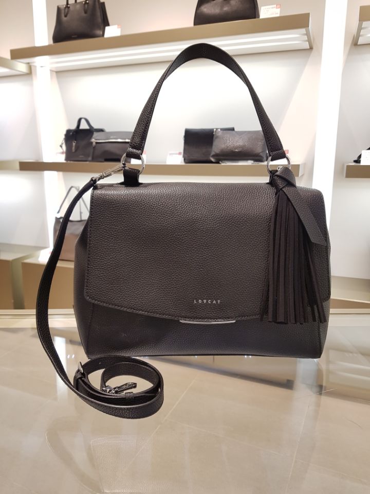 <b><p>Love Cat O. Basic 28 Shoulder LIS2S404BL</p></b><b><p>ロブケトO.ベーシック28ショルダーバッグLIS2S404BL</p></b><br /><br /><p align='center'>