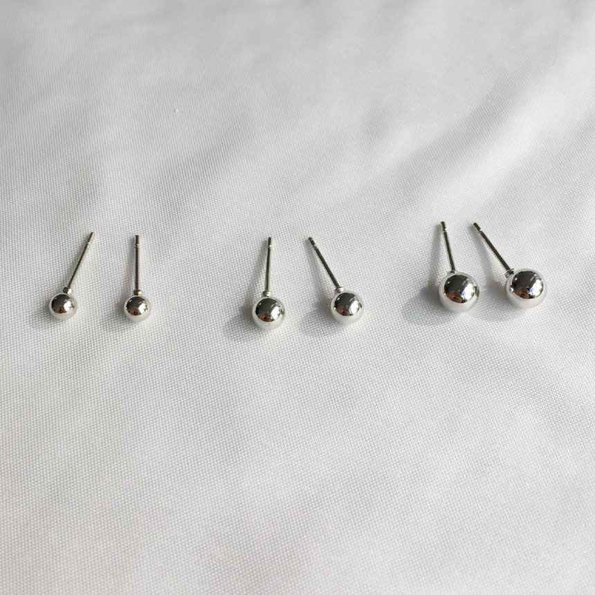 <b><p>simple daily Cubic mini Layered Earrg Set</p></b><b><p>シンプル デイリー キュービック ミニ 重ね着 イヤリングのセット</p></b><br /><br /><p align='center'>