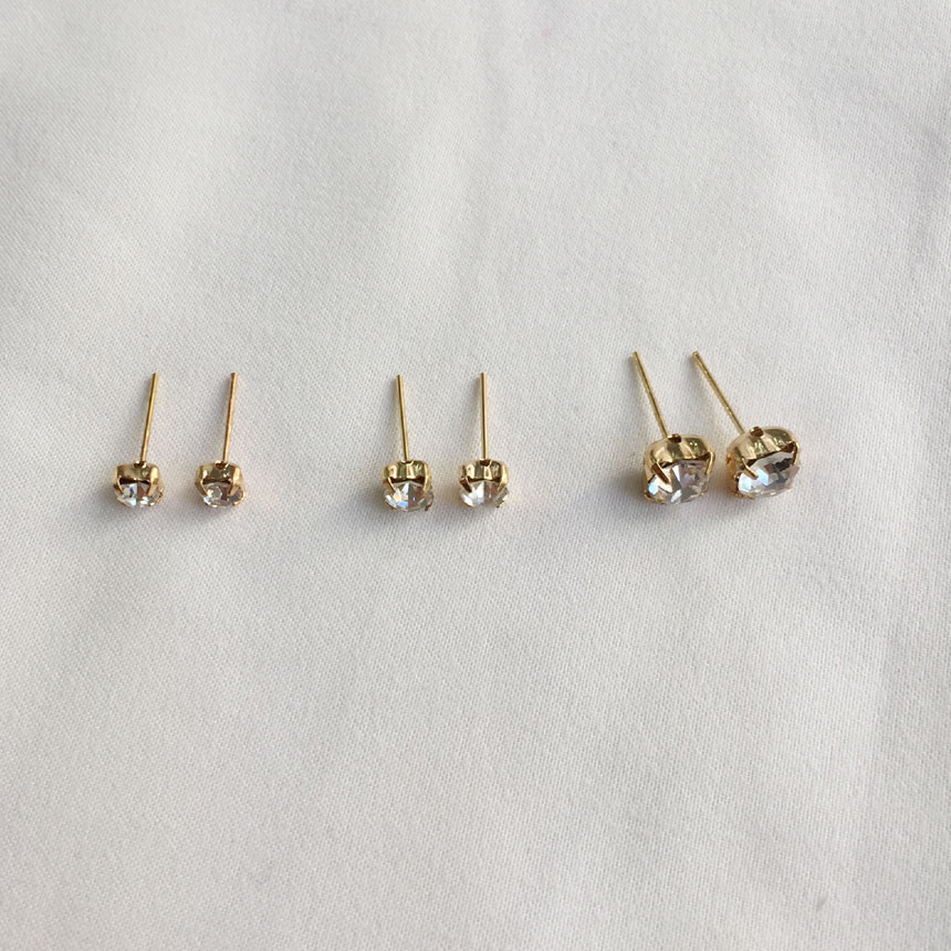 <b><p>simple daily Cubic mini Layered Earrg Set</p></b><b><p>シンプル デイリー キュービック ミニ 重ね着 イヤリングのセット</p></b><br /><br /><p align='center'>