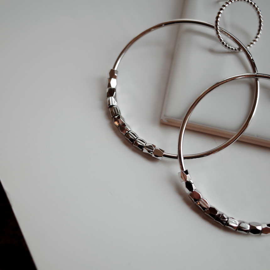 <b><p>Mini Beads Rg Big Double Earrg Bold metal</p></b><b><p>ミニビーズRing ビッグ 倍増イヤリング ボールドた メタル 丸い ポスト モダンな</p></b><br /><br /><p align='center'>