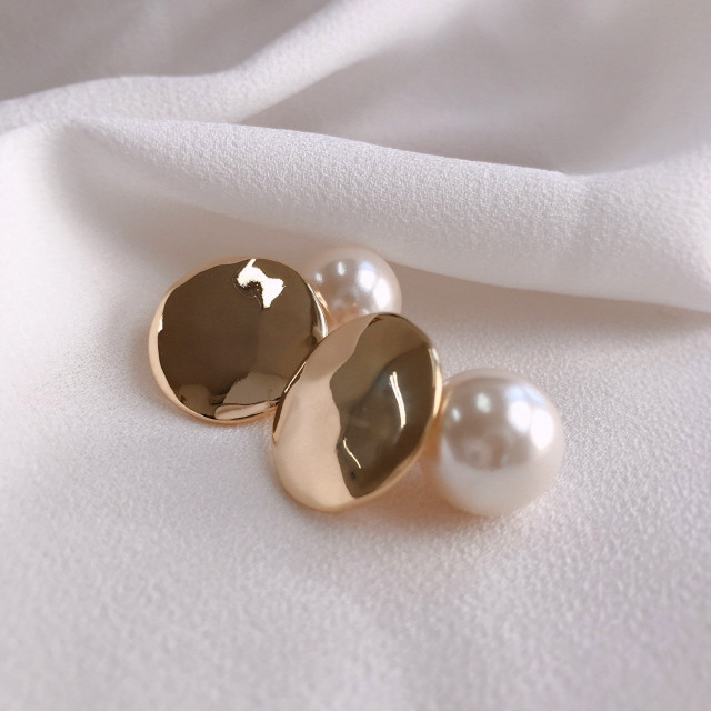 <b><p>Modern metal Big Pearl Two way ring Drop</p></b><b><p>モダン メタル ビッグ 真珠 ツーウェイ イヤリング ドロップグ ラウンド シンプル</p></b><br /><br /><p align='center'>
