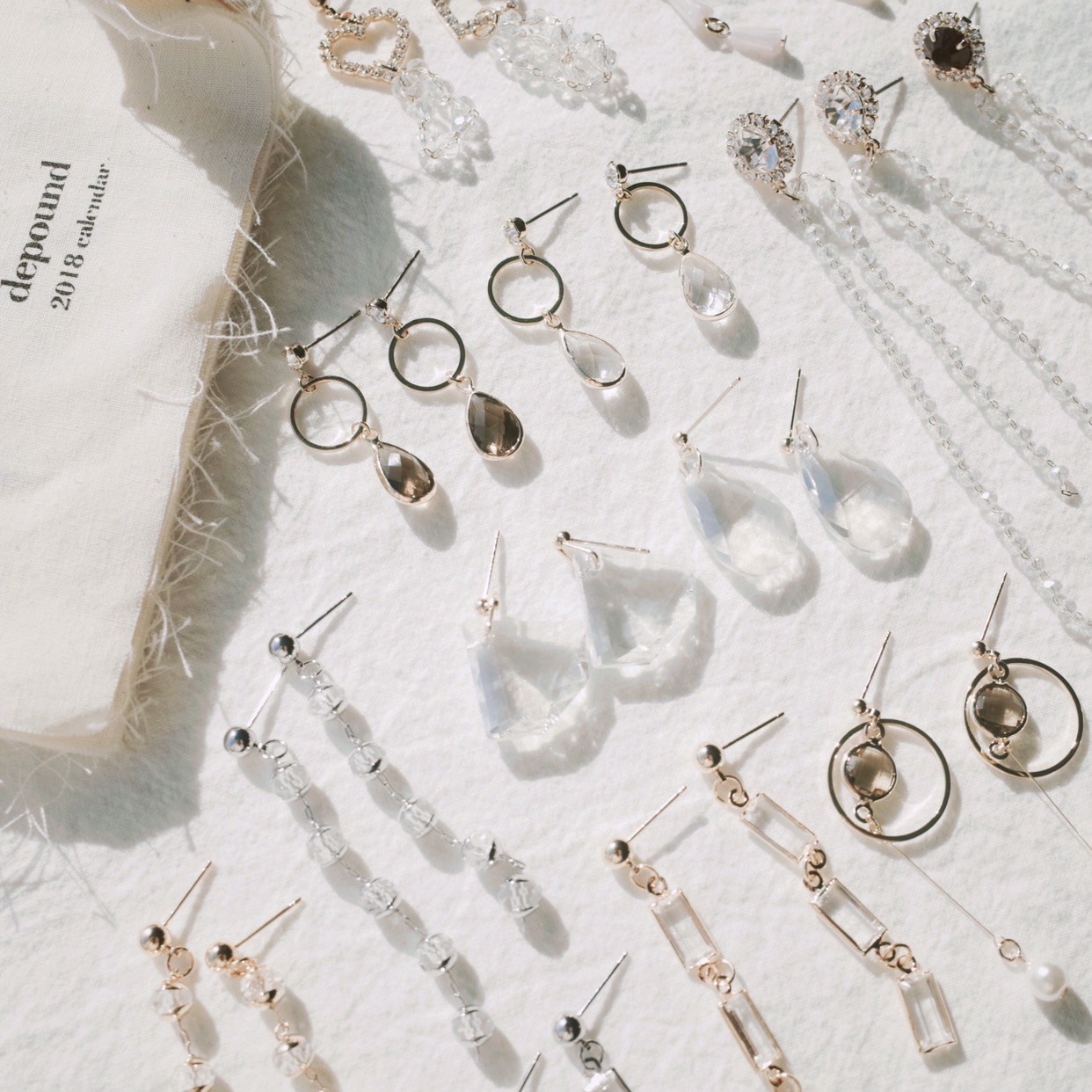 <b><p>natural cryst Modified Dp earring ther-Daughter</p></b><b><p>天然 クリスタル 修正 ドロップ イヤリング 螺鈿 16種 オンバル ツーウェイ</p></b><br /><br /><p align='center'>