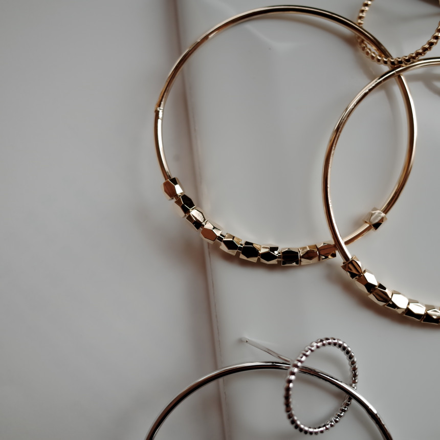 <b><p>Mini Beads Rg Big Double Earrg Bold metal</p></b><b><p>ミニビーズRing ビッグ 倍増イヤリング ボールドた メタル 丸い ポスト モダンな</p></b><br /><br /><p align='center'>