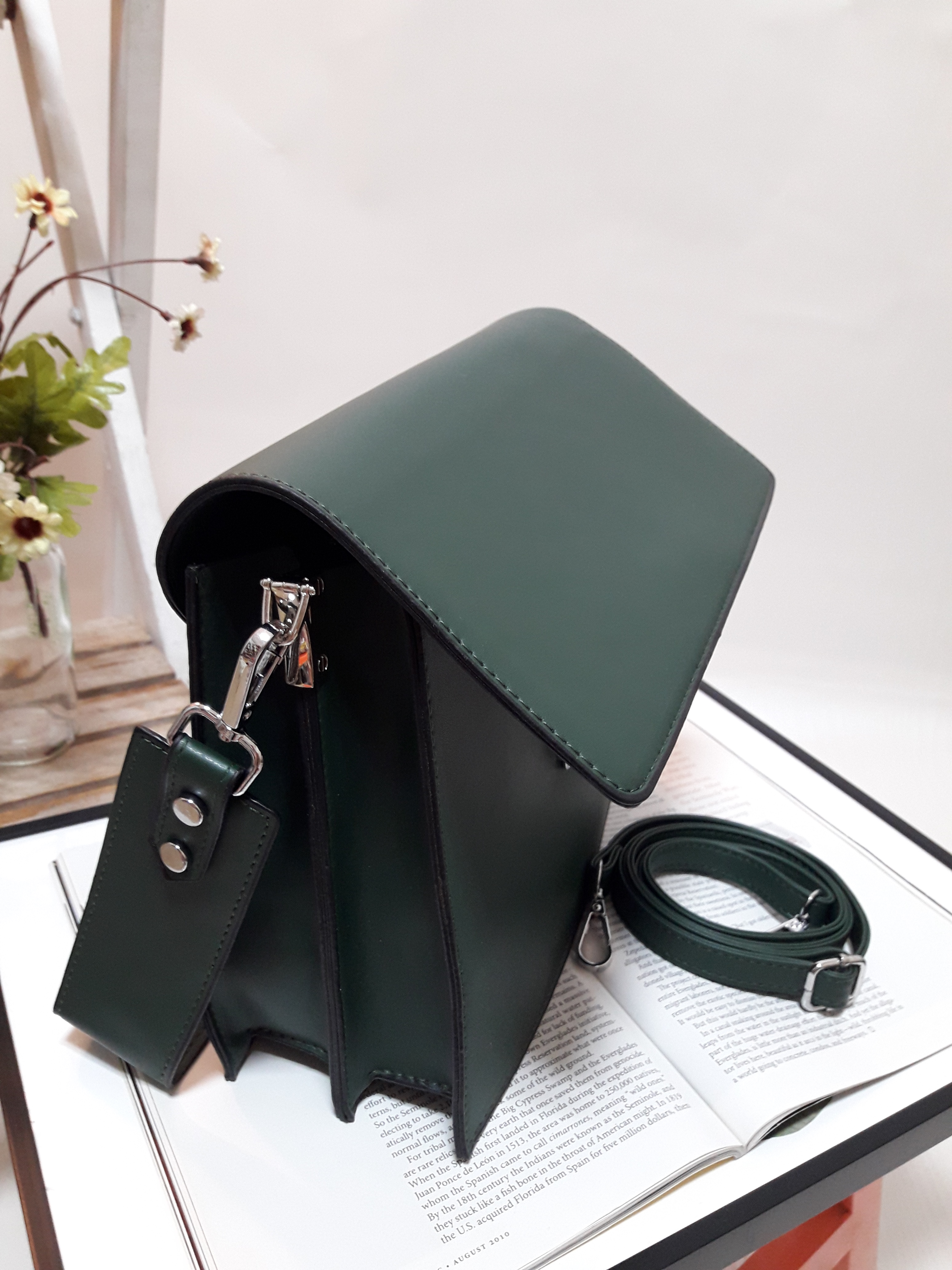 <b><p>Formal Square Daily Shoulder Bag Stylish</p></b><b><p>フォーマルスクエアデイリーショルダーバッグ洗練されたバケットバックスーツデートルック結婚式スター市し</p></b><br /><br /><p align='center'>