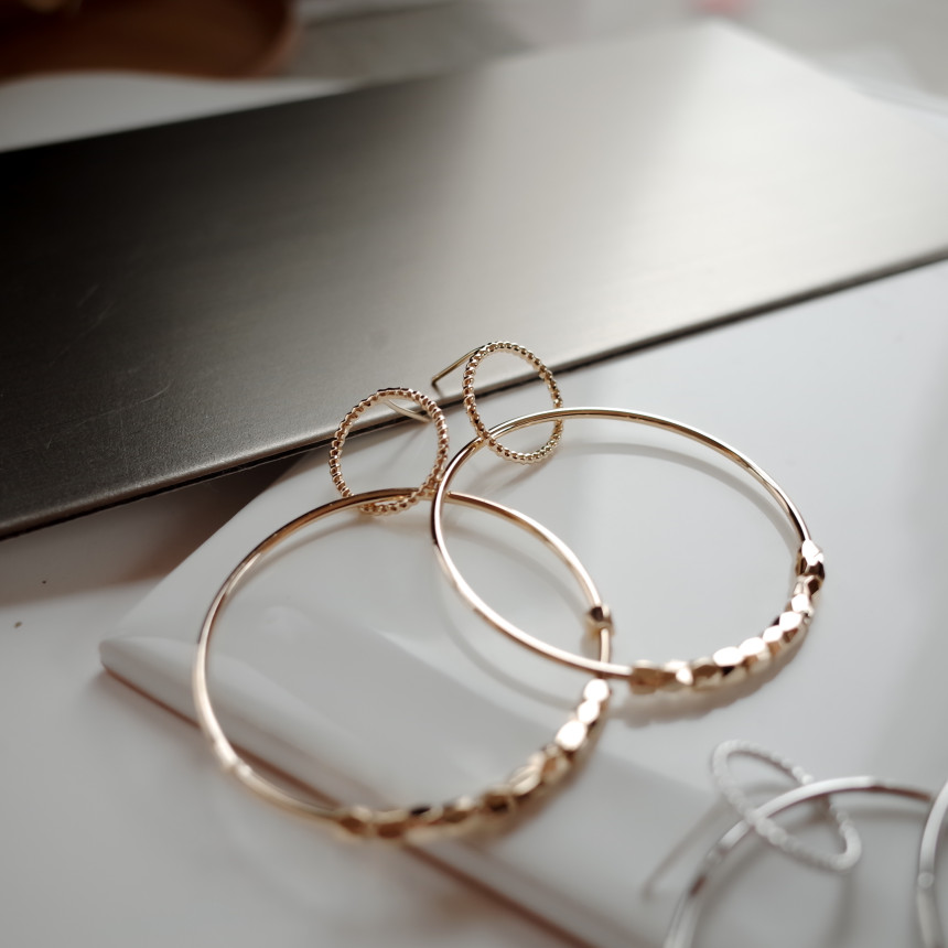 <b><p>Mini Beads Rg Big Double Earrg Bold metal</p></b><b><p>ミニビーズRing ビッグ 倍増イヤリング ボールドた メタル 丸い ポスト モダンな</p></b><br /><br /><p align='center'>