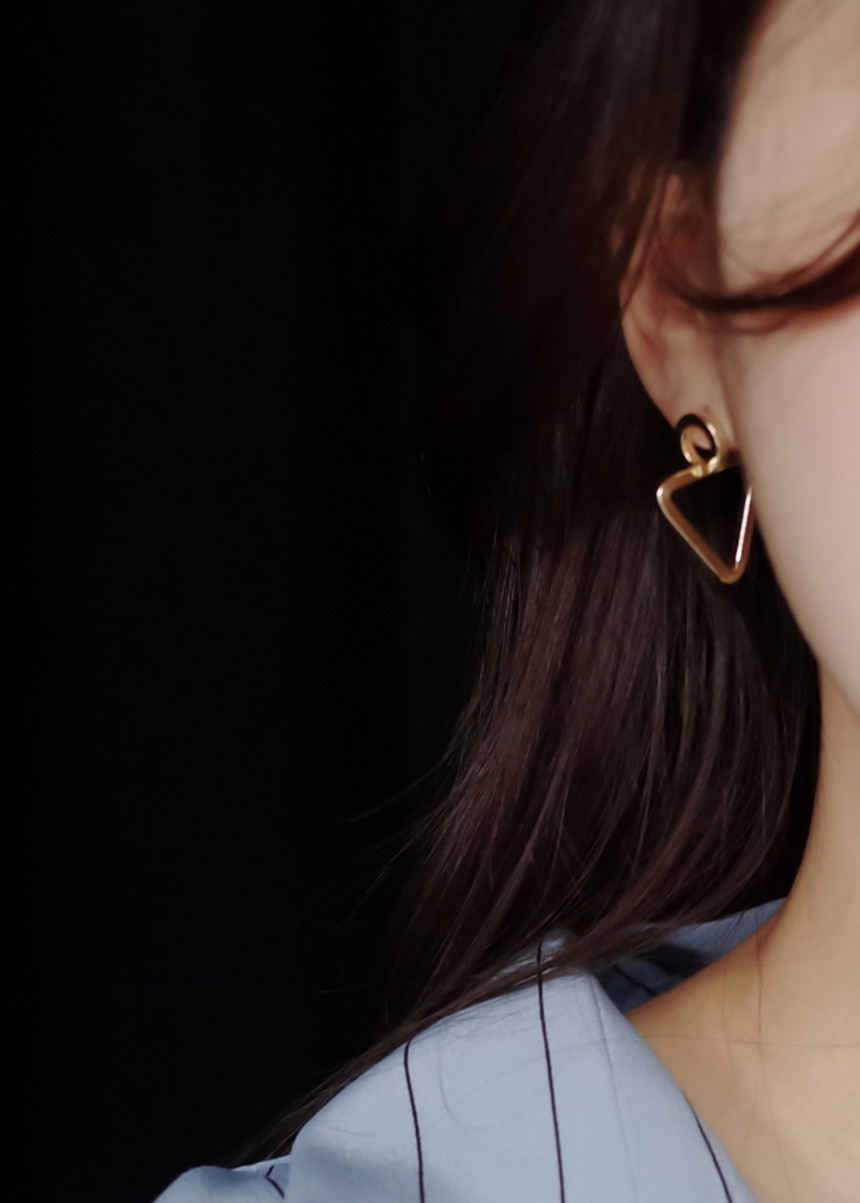 <b><p>triangle Metal ears Ri Bold Round Dbli post</p></b><b><p>三角形 メタルイヤリング ボールドた 丸い 倍増 ポスト モダンな ポイント アクセサリー</p></b><br /><br /><p align='center'>