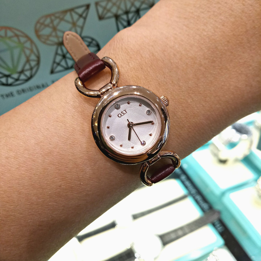 <b><p>OST Burgundy ca leather ba wch OTW115T19APD</p></b><b><p>OST ブルゴーニュキャンディ革バンド時計OTW115T19APD ラブリールックコーネート</p></b><br /><br /><p align='center'>