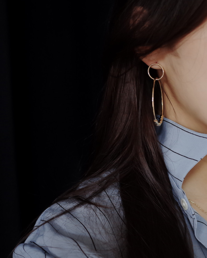 <b><p>Mini Beads Rg Big Double Earrg Bold metal</p></b><b><p>ミニビーズRing ビッグ 倍増イヤリング ボールドた メタル 丸い ポスト モダンな</p></b><br /><br /><p align='center'>