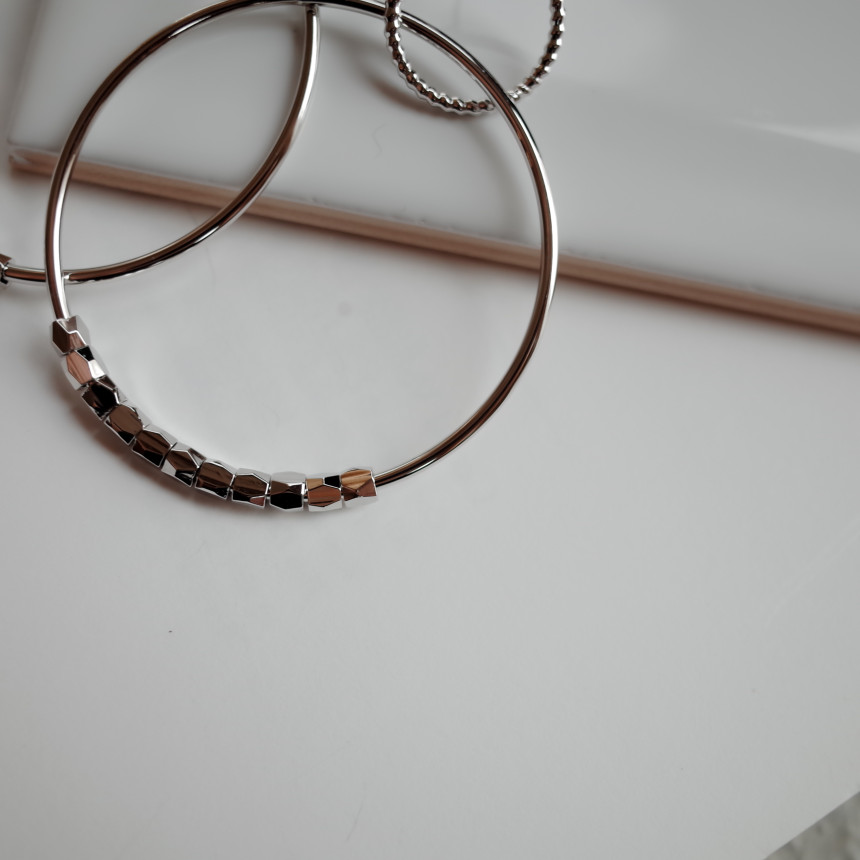 <b><p>Mini Beads Rg Big Double Earrg Bold metal</p></b><b><p>ミニビーズRing ビッグ 倍増イヤリング ボールドた メタル 丸い ポスト モダンな</p></b><br /><br /><p align='center'>