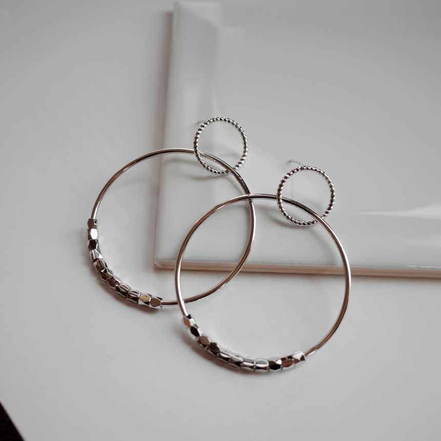 <b><p>Mini Beads Rg Big Double Earrg Bold metal</p></b><b><p>ミニビーズRing ビッグ 倍増イヤリング ボールドた メタル 丸い ポスト モダンな</p></b><br /><br /><p align='center'>