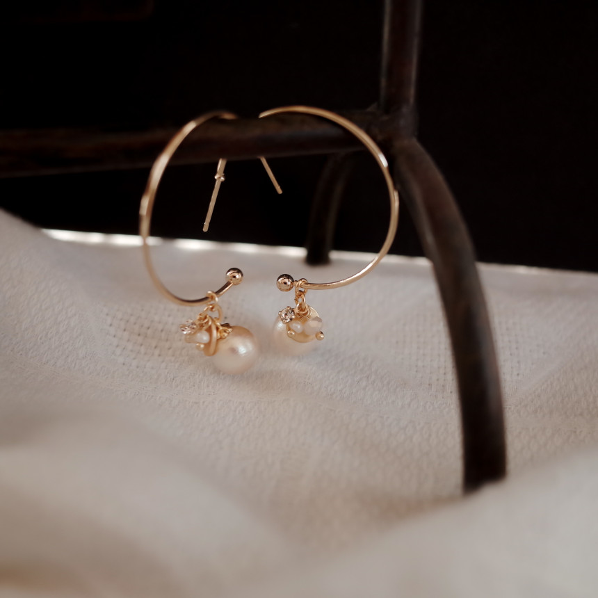 <b><p>Tory Pearl layering Stylish Unique design</p></b><b><p>トリー パールレイヤー リングピアス スタイリッシュな ユニークなデザイン ベーシッ</p></b><br /><br /><p align='center'>