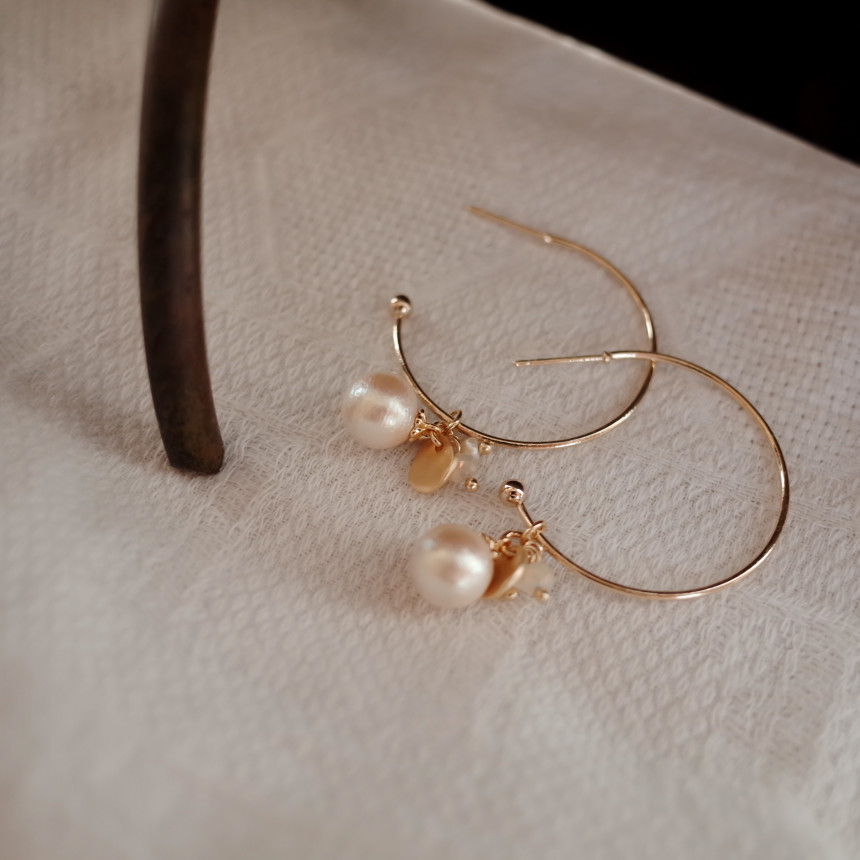 <b><p>Tory Pearl layering Stylish Unique design</p></b><b><p>トリー パールレイヤー リングピアス スタイリッシュな ユニークなデザイン ベーシッ</p></b><br /><br /><p align='center'>