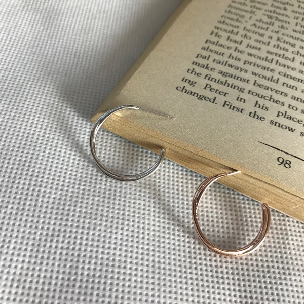 <b><p>Black Knight Shin Kyyeong kk earrg silver</p></b><b><p>黒騎士 シン・セギョン ねじれ イヤリング 銀 925 ジュエリー シルバー ファッシ</p></b><br /><br /><p align='center'>