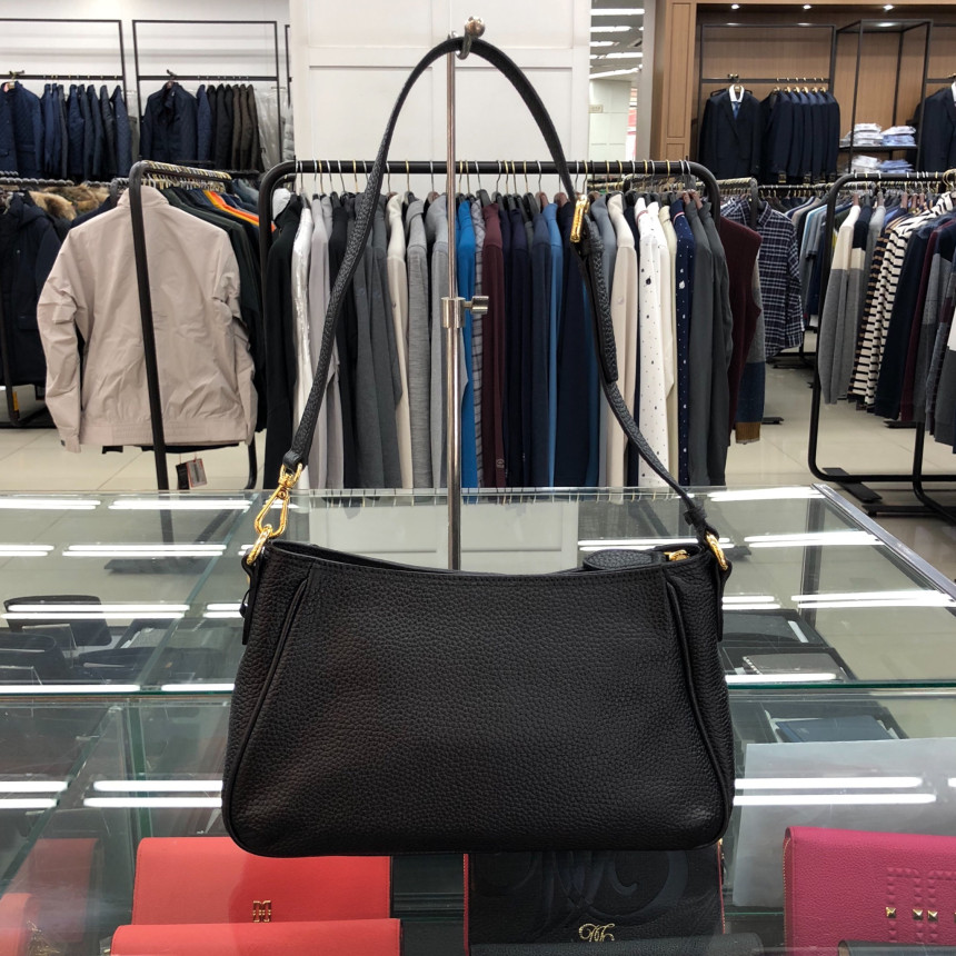 <b><p>Duck Bla Studded DD Logo Shoulr Bag OCBA6FC24BK</p></b><b><p>ダックスブラックスタッドDDロゴ装飾ショルダーバッグOCBA6FC24BK</p></b><br /><br /><p align='center'>