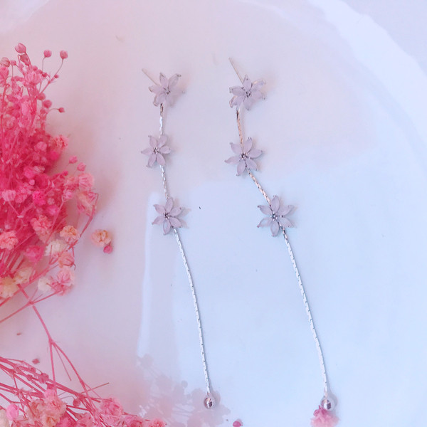 <b><p>First date Cherry Blossom Drop eaing</p></b><b><p>初デート 桜 ドロップ イヤリング</p></b><br /><br /><p align='center'>