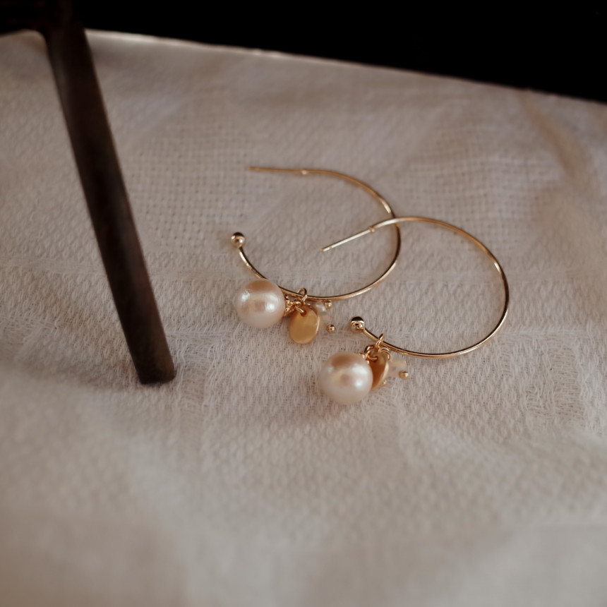 <b><p>Tory Pearl layering Stylish Unique design</p></b><b><p>トリー パールレイヤー リングピアス スタイリッシュな ユニークなデザイン ベーシッ</p></b><br /><br /><p align='center'>