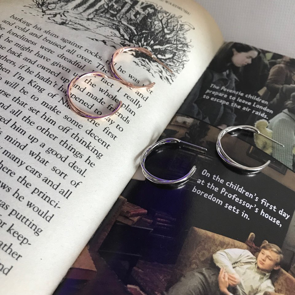 <b><p>Black Knight Shin Kyyeong kk earrg silver</p></b><b><p>黒騎士 シン・セギョン ねじれ イヤリング 銀 925 ジュエリー シルバー ファッシ</p></b><br /><br /><p align='center'>