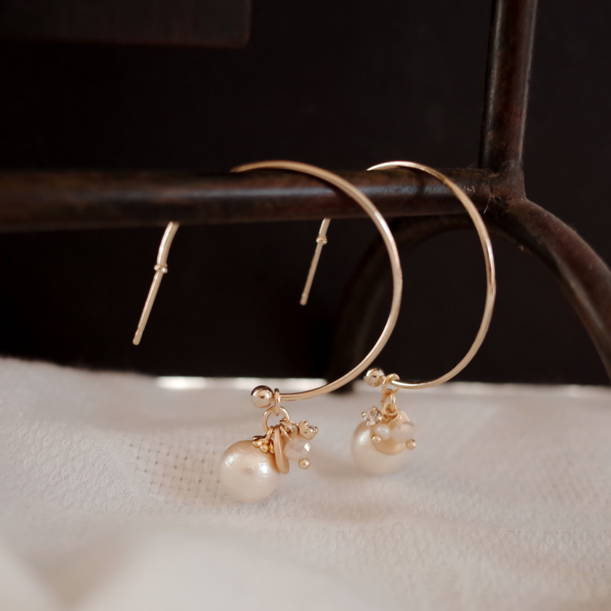 <b><p>Tory Pearl layering Stylish Unique design</p></b><b><p>トリー パールレイヤー リングピアス スタイリッシュな ユニークなデザイン ベーシッ</p></b><br /><br /><p align='center'>