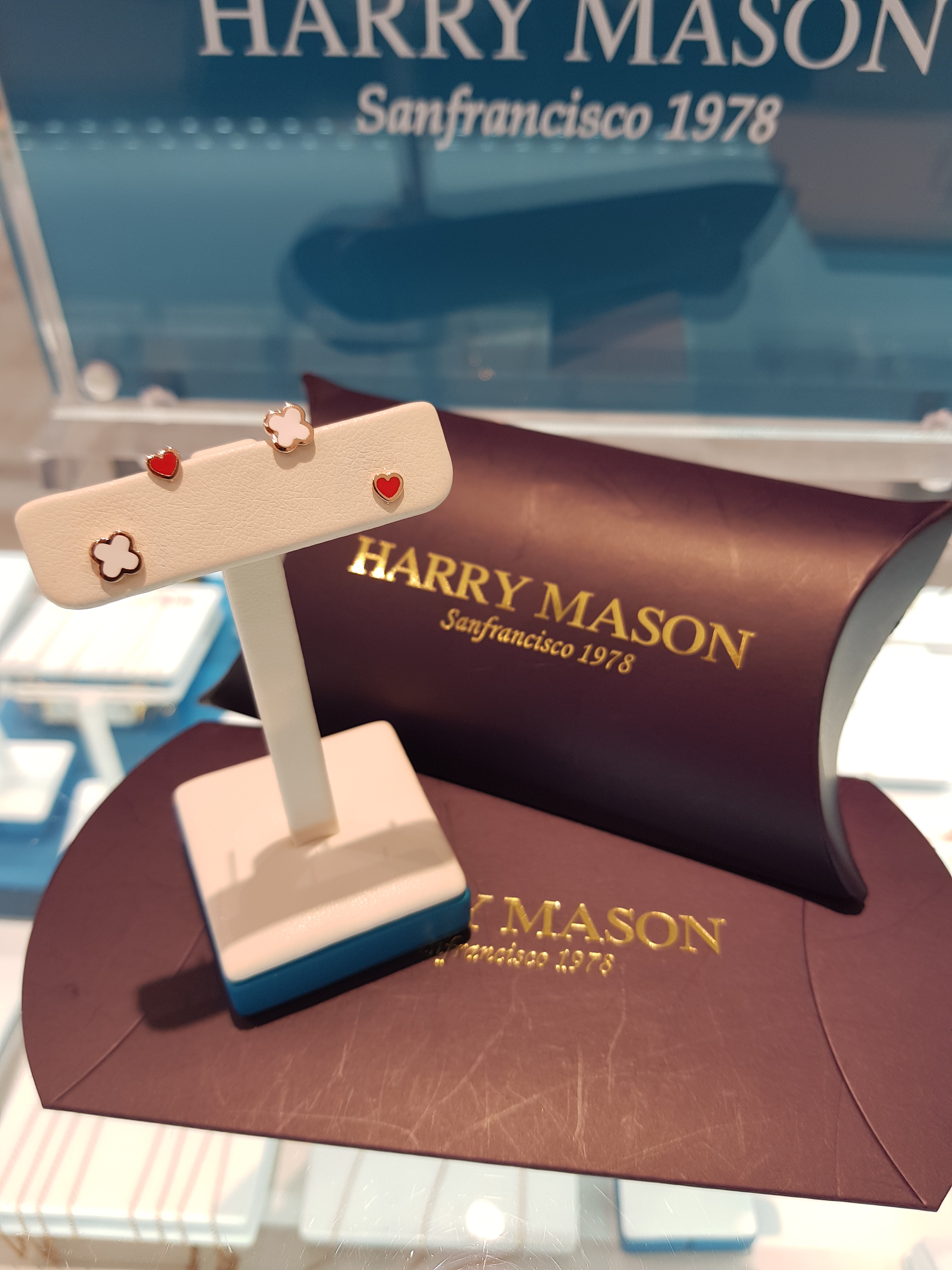 <b><p>Harry Mason Crova White Eings HMTPE-005RG</p></b><b><p>ハリー・メイソン クローバー ホワイトイヤリング HMTPE-005RG プチなデザイン</p></b><br /><br /><p align='center'>