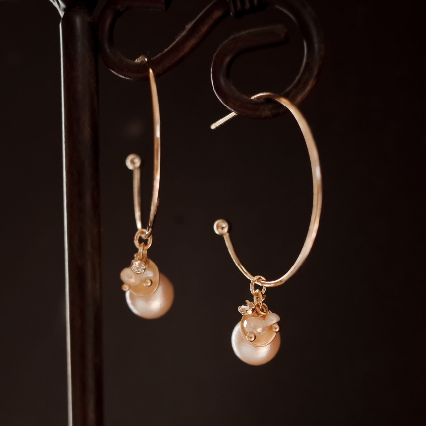 <b><p>Tory Pearl layering Stylish Unique design</p></b><b><p>トリー パールレイヤー リングピアス スタイリッシュな ユニークなデザイン ベーシッ</p></b><br /><br /><p align='center'>