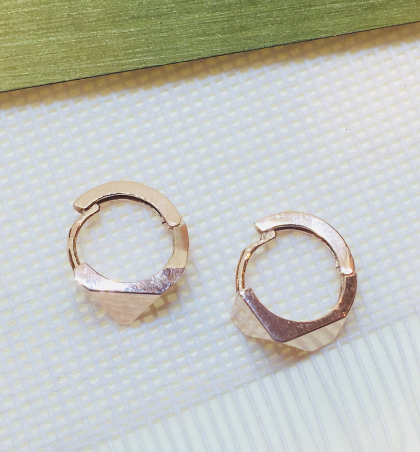 <b><p>Lloyd Broad One touch earring LOFH3023G Unique</p></b><b><p>ロイド ブロード ワンタッチ イヤリング LOFH3023G ユニークなスタイ 14K</p></b><br /><br /><p align='center'>