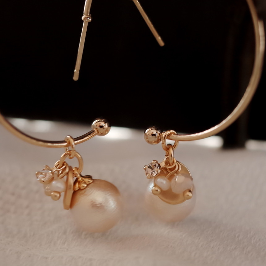 <b><p>Tory Pearl layering Stylish Unique design</p></b><b><p>トリー パールレイヤー リングピアス スタイリッシュな ユニークなデザイン ベーシッ</p></b><br /><br /><p align='center'>