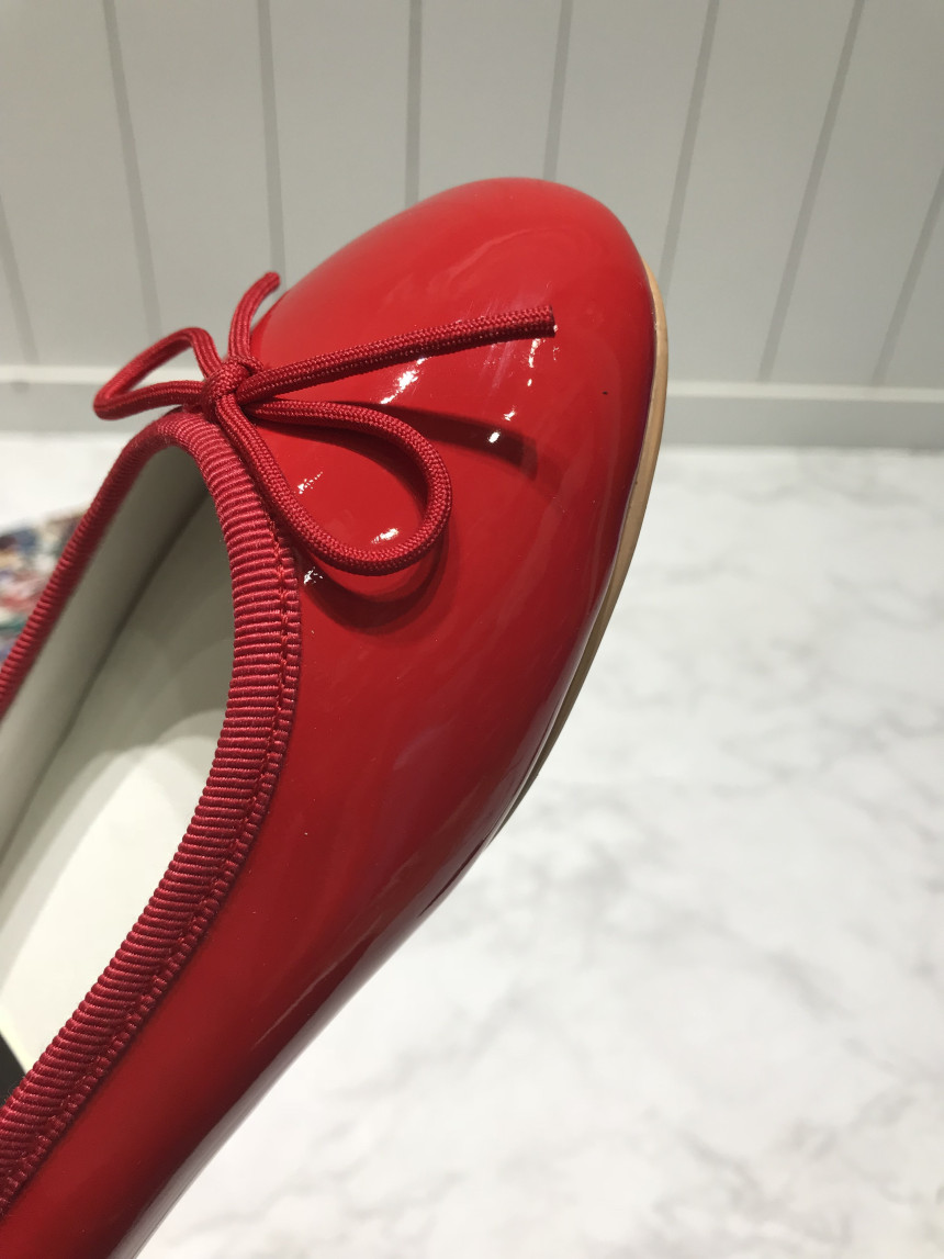 <b><p>Frizzy cushion bb Flat Shoes enamel Korean</p></b><b><p>ほやほや クッション リボン フラットシューズ エナメル 韓国語 プチなデザイン</p></b><br /><br /><p align='center'>