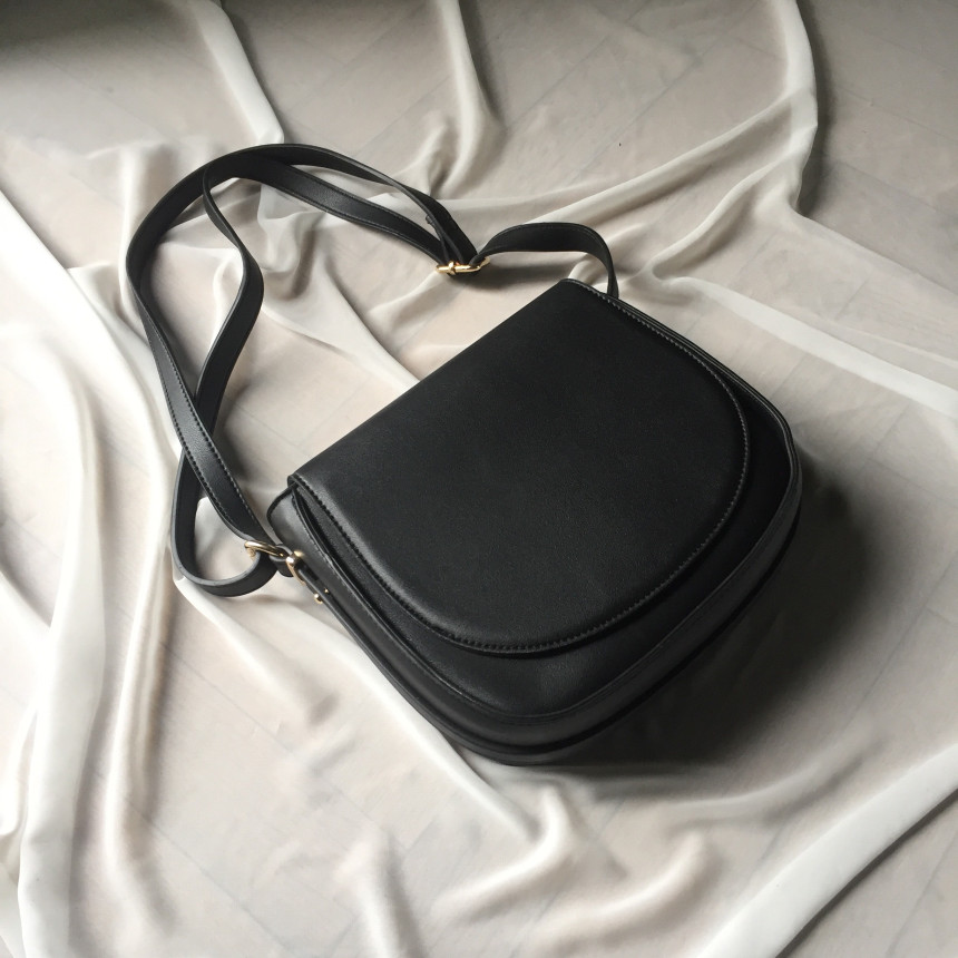 <b><p>Half-line flap shoulder 20 Women's at</p></b><b><p>ハーフラインフラップショルダー20代の女性すっきりとしたスタイル洗練されたギフトユニークなディテール</p></b><br /><br /><p align='center'>