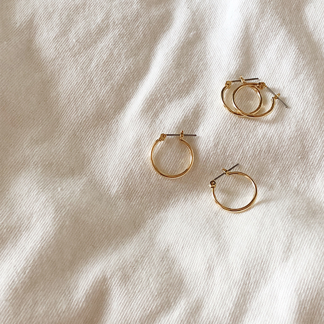 <b><p>Jubley simp earring titanium vge Silver pot</p></b><b><p>ユムアセンブリ シンプル イヤリング チタン ヴィンテージ シルバー ポイント 流行</p></b><br /><br /><p align='center'>