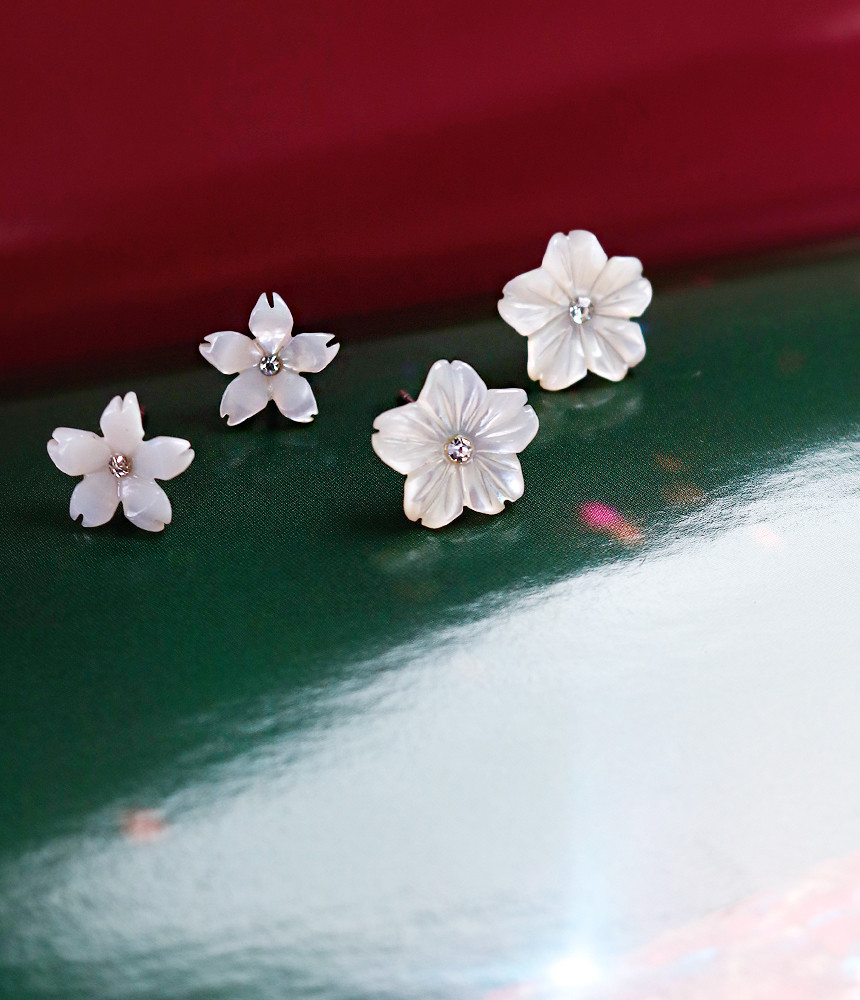 <b><p>Cheung Soon Daily 4p Surge Steel earri titanium</p></b><b><p>清純デイリー4p 書かれているカールスチール イヤリング チタン シンプルな 女性らしい</p></b><br /><br /><p align='center'>