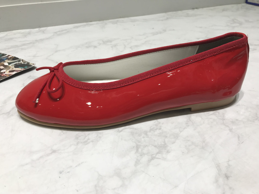 <b><p>Frizzy cushion bb Flat Shoes enamel Korean</p></b><b><p>ほやほや クッション リボン フラットシューズ エナメル 韓国語 プチなデザイン</p></b><br /><br /><p align='center'>