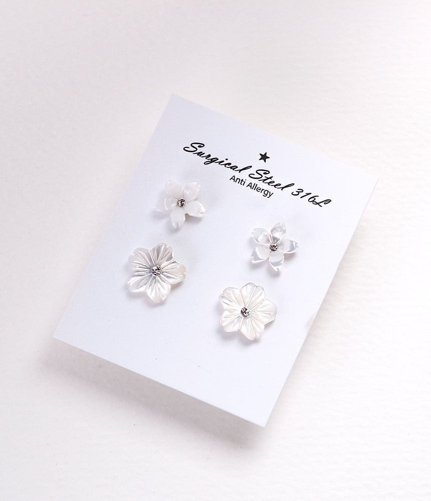 <b><p>Cheung Soon Daily 4p Surge Steel earri titanium</p></b><b><p>清純デイリー4p 書かれているカールスチール イヤリング チタン シンプルな 女性らしい</p></b><br /><br /><p align='center'>