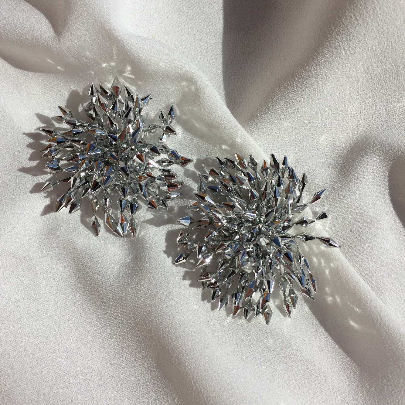 <b><p>Biz flower Kim Hee Sun, Na Yog st earrings</p></b><b><p>ビーズ フラワー キム・ヒソン、 ナヨンstピアス グィチ可能 ボールド 即日発送</p></b><br /><br /><p align='center'>