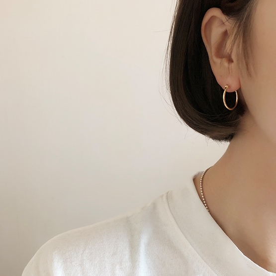 <b><p>Jubley simp earring titanium vge Silver pot</p></b><b><p>ユムアセンブリ シンプル イヤリング チタン ヴィンテージ シルバー ポイント 流行</p></b><br /><br /><p align='center'>