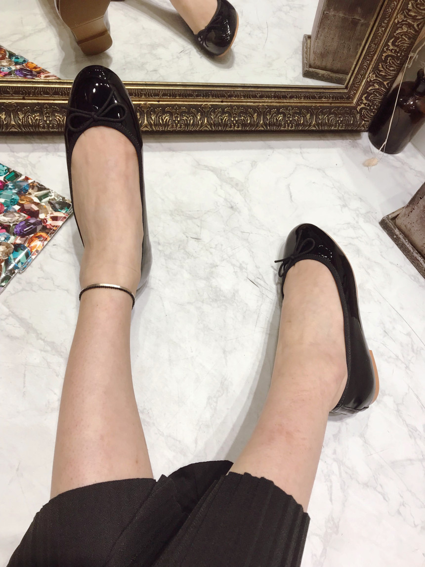 <b><p>Frizzy cushion bb Flat Shoes enamel Korean</p></b><b><p>ほやほや クッション リボン フラットシューズ エナメル 韓国語 プチなデザイン</p></b><br /><br /><p align='center'>