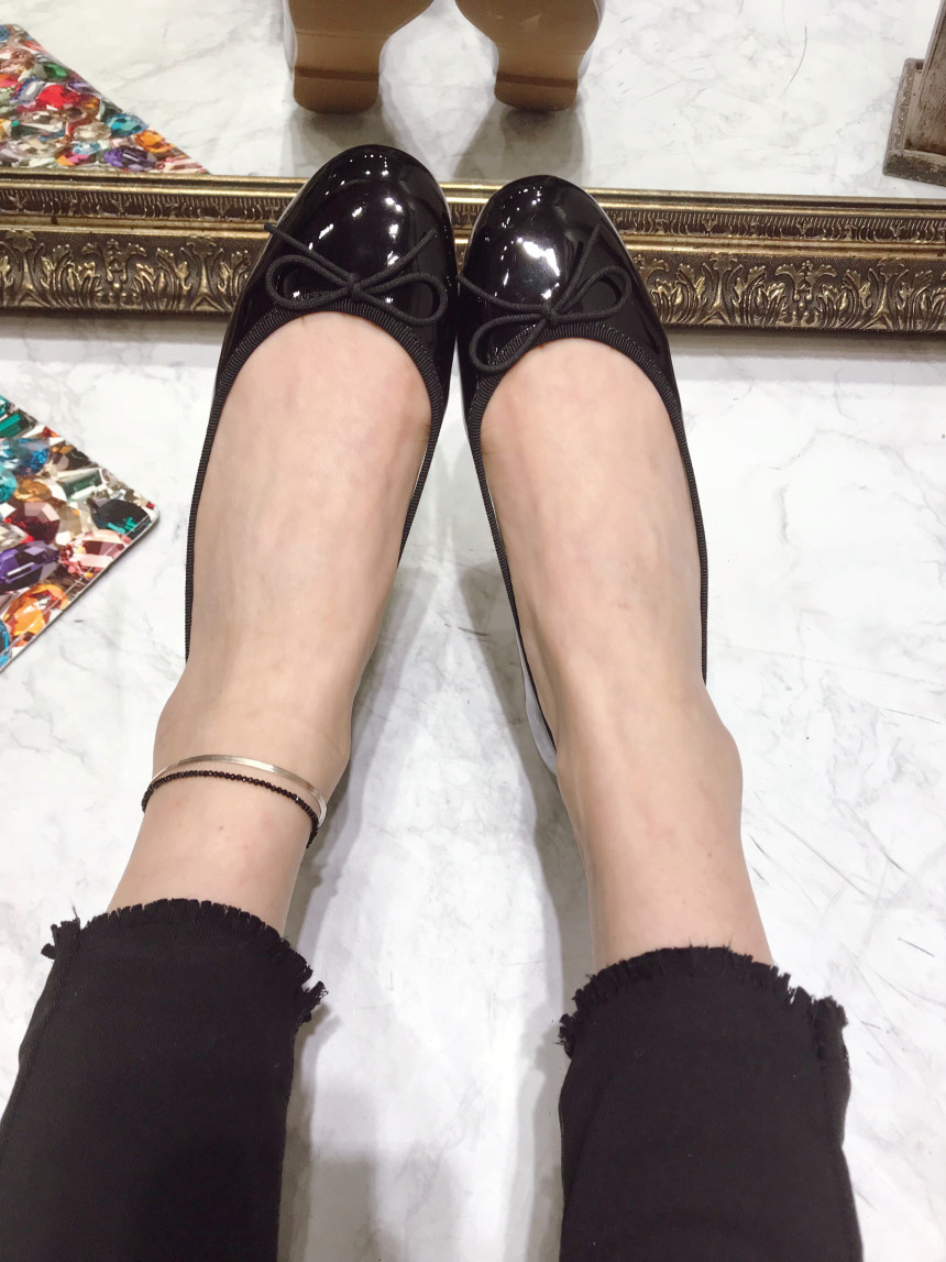 <b><p>Frizzy cushion bb Flat Shoes enamel Korean</p></b><b><p>ほやほや クッション リボン フラットシューズ エナメル 韓国語 プチなデザイン</p></b><br /><br /><p align='center'>