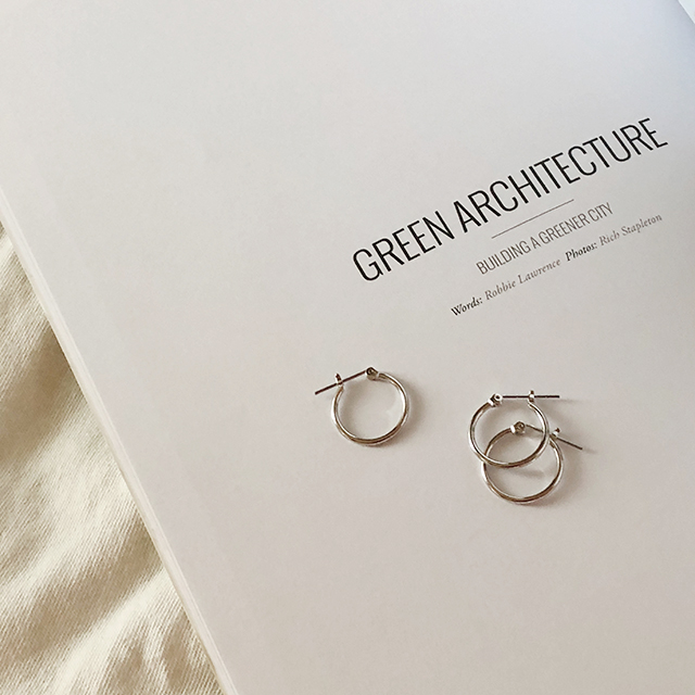 <b><p>Jubley simp earring titanium vge Silver pot</p></b><b><p>ユムアセンブリ シンプル イヤリング チタン ヴィンテージ シルバー ポイント 流行</p></b><br /><br /><p align='center'>