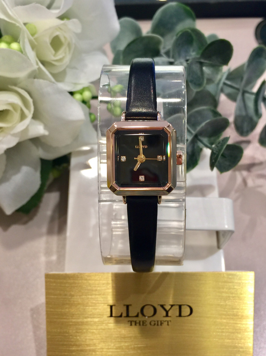 <b><p>Lloyd black Red Square watch LL2G18205 Stylish</p></b><b><p>ロイド ブラック レッド 正方形の時計 LL2G18205 洗練されたスタイリング</p></b><br /><br /><p align='center'>