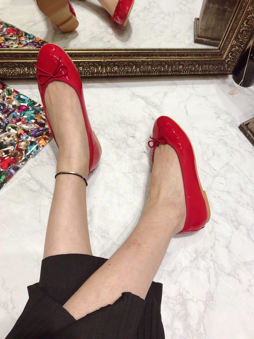 <b><p>Frizzy cushion bb Flat Shoes enamel Korean</p></b><b><p>ほやほや クッション リボン フラットシューズ エナメル 韓国語 プチなデザイン</p></b><br /><br /><p align='center'>