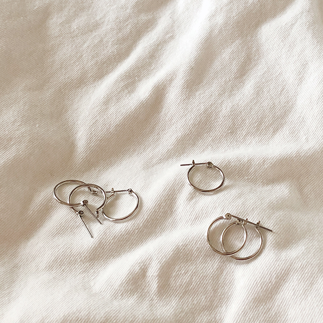 <b><p>Jubley simp earring titanium vge Silver pot</p></b><b><p>ユムアセンブリ シンプル イヤリング チタン ヴィンテージ シルバー ポイント 流行</p></b><br /><br /><p align='center'>