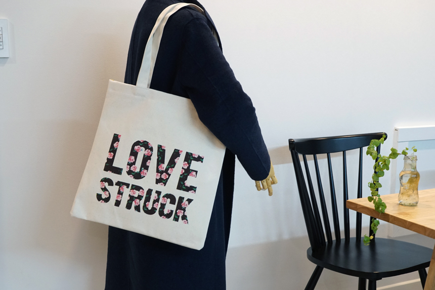 <b><p>Zipper Eco Bag Rob Ruri Coordination Fancy</p></b><b><p>ジッパーエコバックロブルリルクコーディネート派手20代フラワーホワイトショルダーバッグデイリー</p></b><br /><br /><p align='center'>