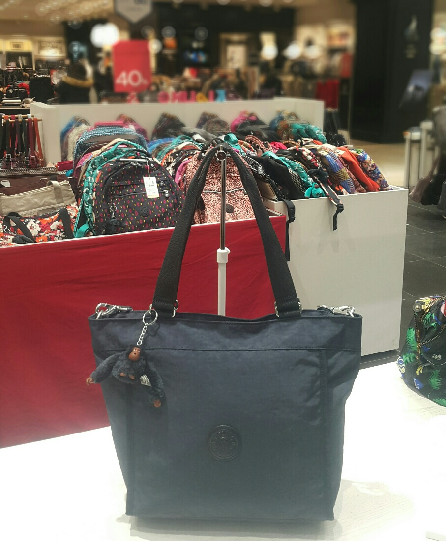 <b><p>Kipling New Shopper KHABS42 Evyday Look Rustic</p></b><b><p>キプリングニューショッパーKHABS42日常ルック素朴なファッションの女性会社員のコーディネート簡潔</p></b><br /><br /><p align='center'>