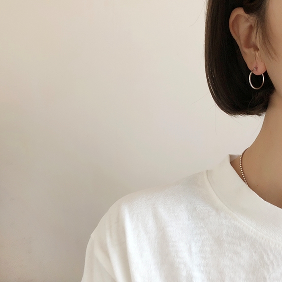 <b><p>Jubley simp earring titanium vge Silver pot</p></b><b><p>ユムアセンブリ シンプル イヤリング チタン ヴィンテージ シルバー ポイント 流行</p></b><br /><br /><p align='center'>