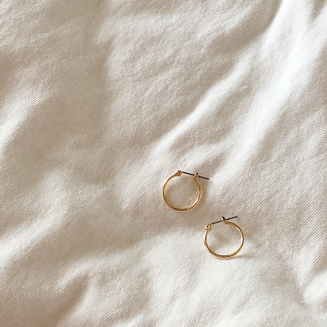 <b><p>Jubley simp earring titanium vge Silver pot</p></b><b><p>ユムアセンブリ シンプル イヤリング チタン ヴィンテージ シルバー ポイント 流行</p></b><br /><br /><p align='center'>