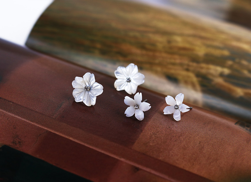 <b><p>Cheung Soon Daily 4p Surge Steel earri titanium</p></b><b><p>清純デイリー4p 書かれているカールスチール イヤリング チタン シンプルな 女性らしい</p></b><br /><br /><p align='center'>